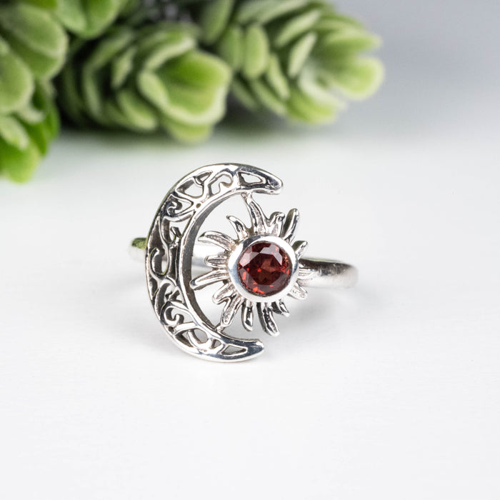 Garnet Ring 4mm Size 6