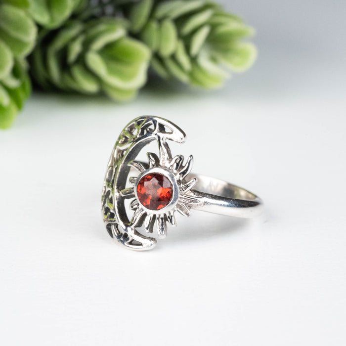 Garnet Ring 4mm Size 6