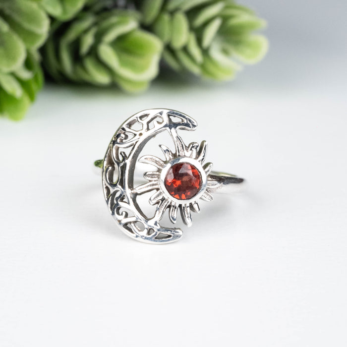 Garnet Ring 4mm Size 6