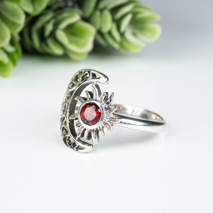 Garnet Ring 4mm Size 8