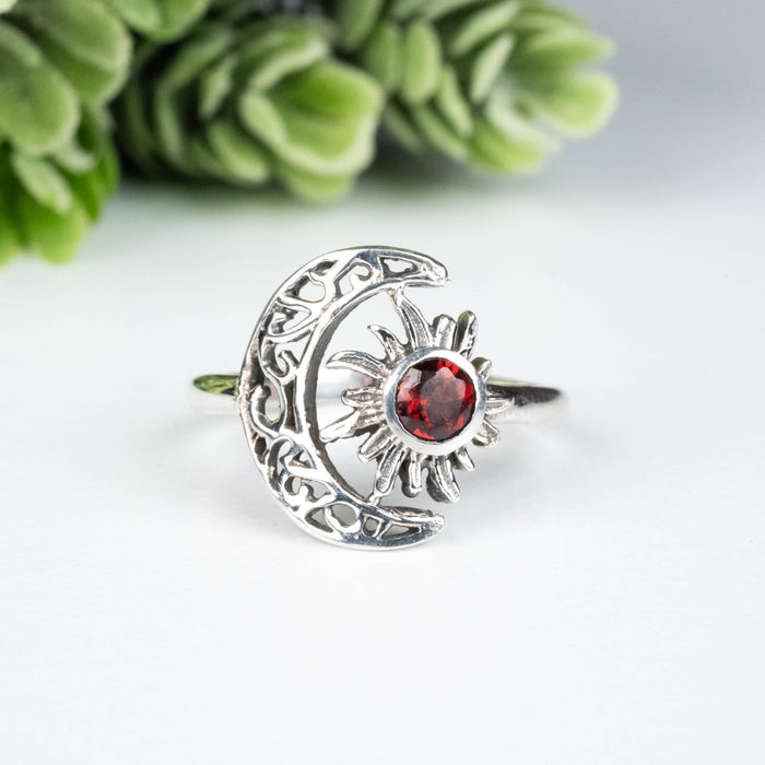 Garnet Ring 4mm Size 8