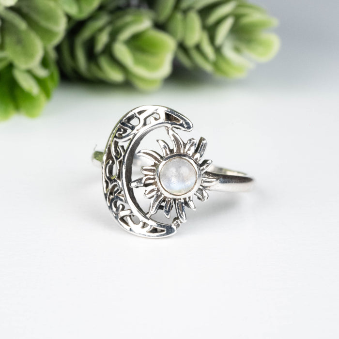 Moonstone Ring 4mm Size 8