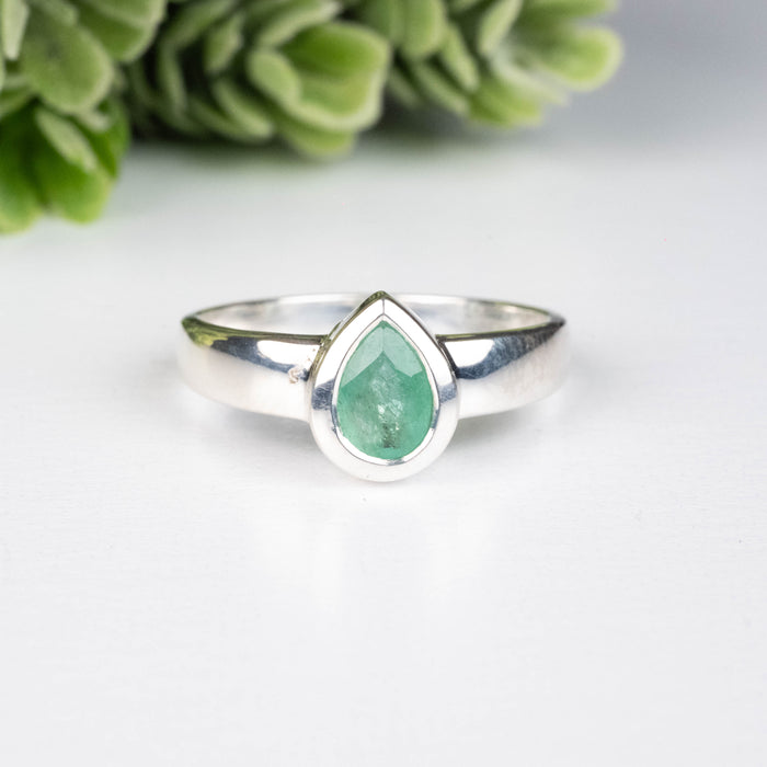 Emerald Ring 7x5mm Size 9