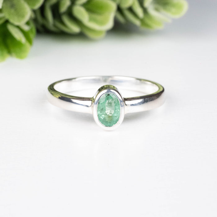 Emerald Ring 6x4mm Size 9