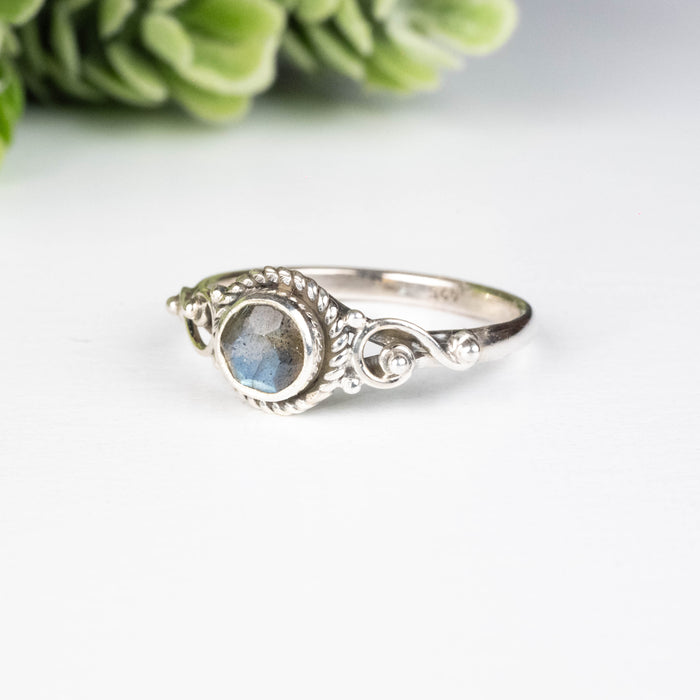Labradorite Ring 5mm Size 7