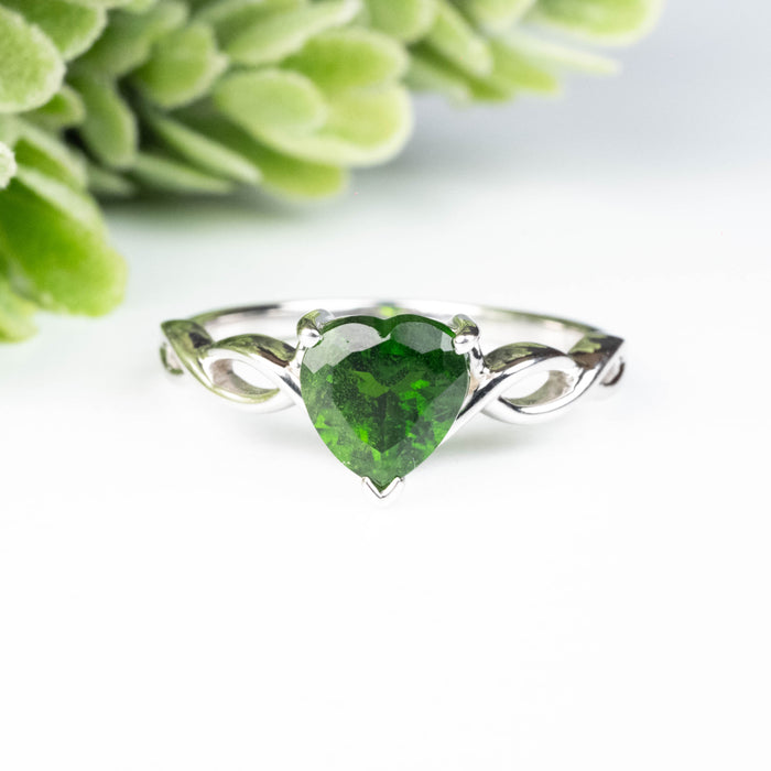 Chrome Diopside Ring 7mm Size 8
