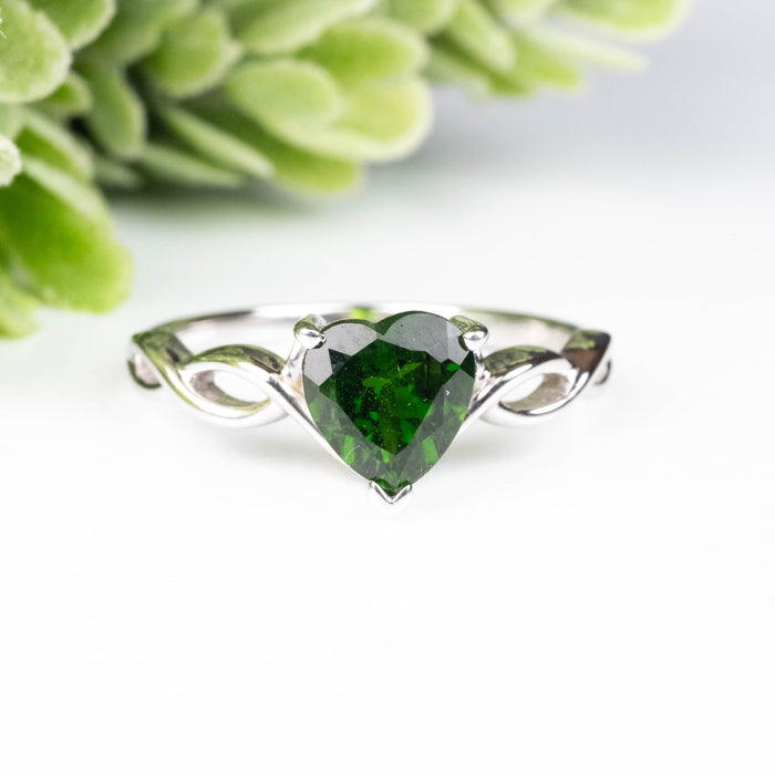 Chrome Diopside Ring 7mm Size 8