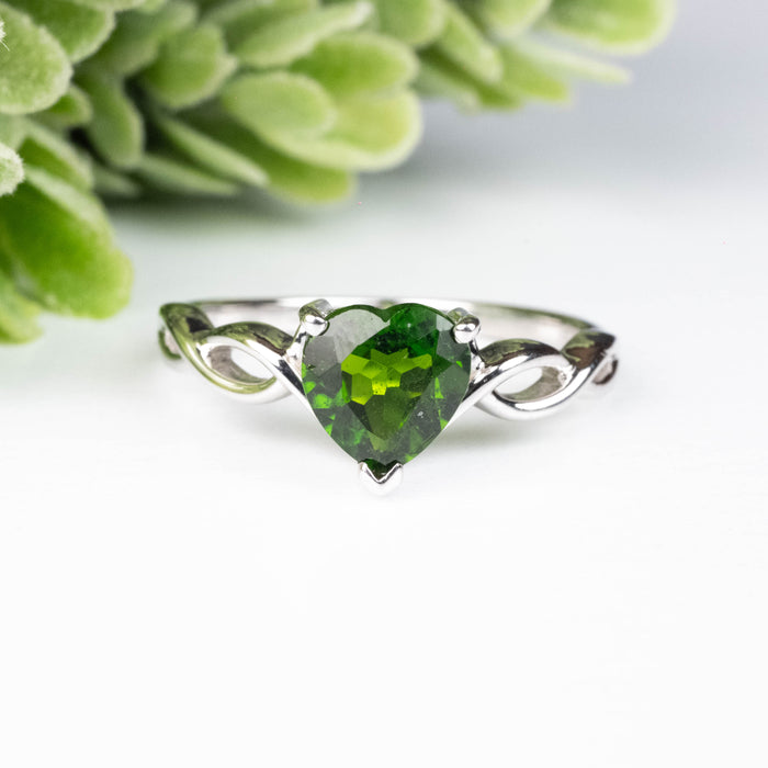 Chrome Diopside Ring 7mm Size 8