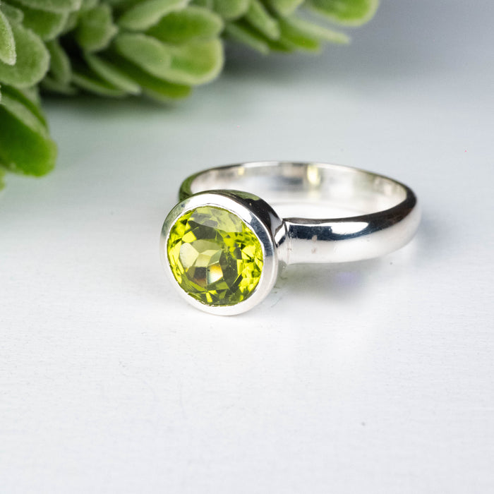 Peridot Ring 8mm Size 7