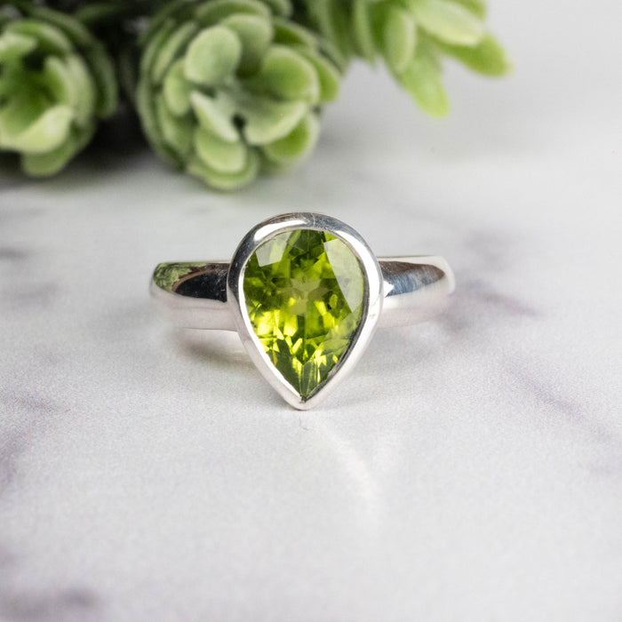 Peridot Ring 10x8mm Size 7