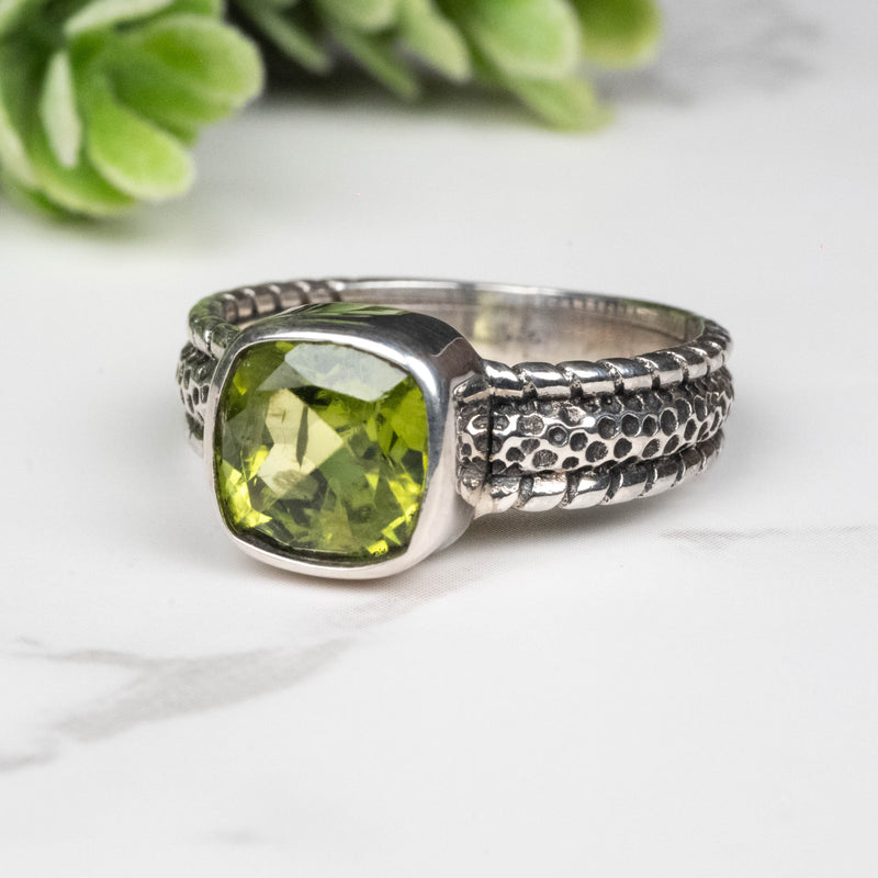 Peridot Ring 8mm Size 8