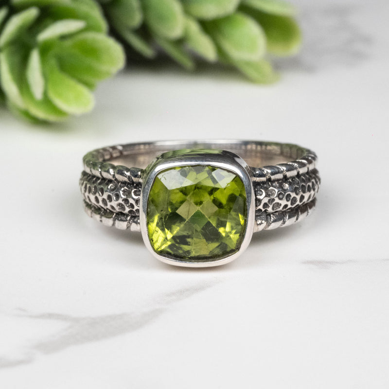 Peridot Ring 8mm Size 8