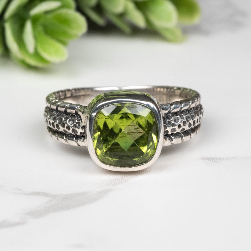 Peridot Ring 8mm Size 8