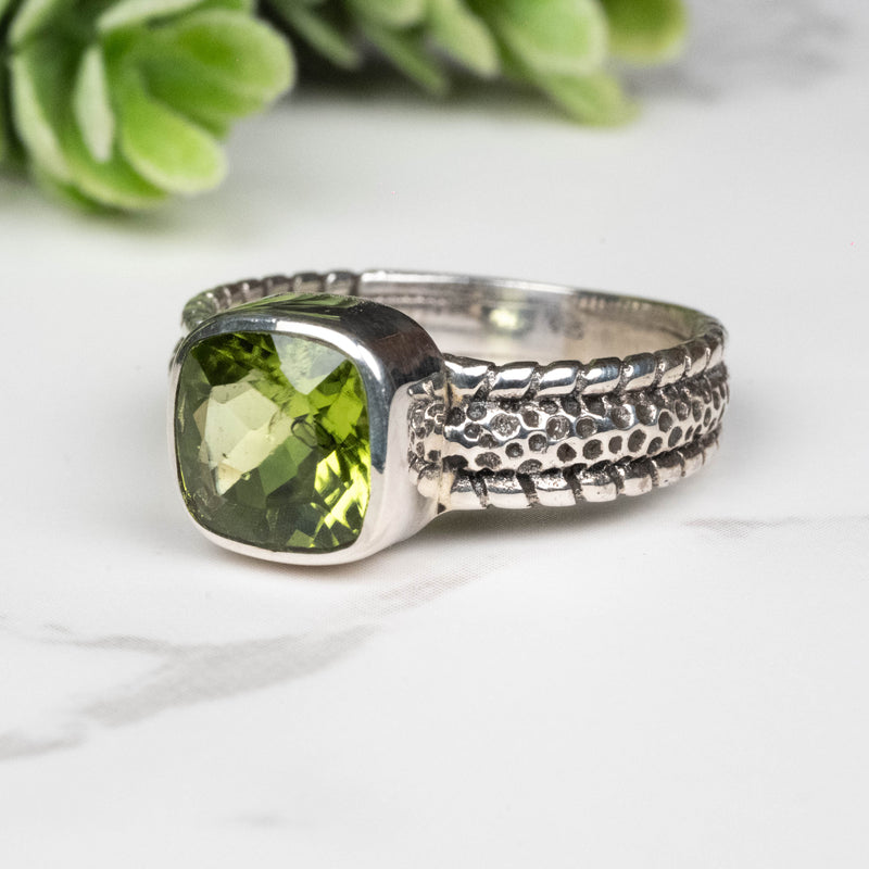 Peridot Ring 8mm Size 8
