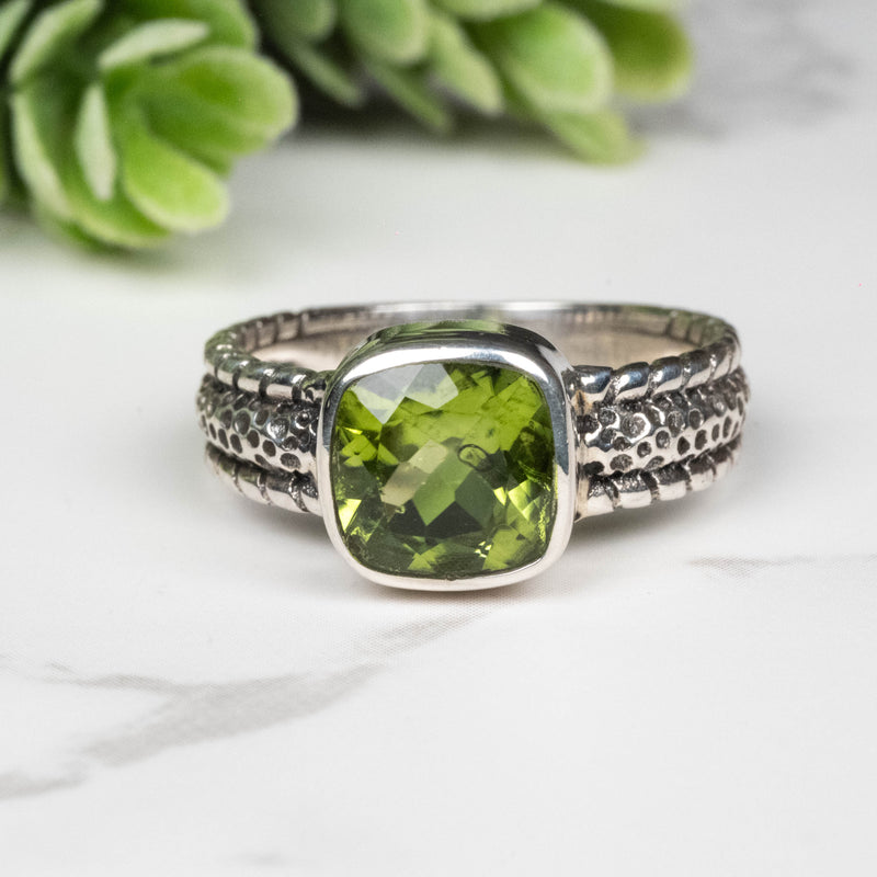 Peridot Ring 8mm Size 8