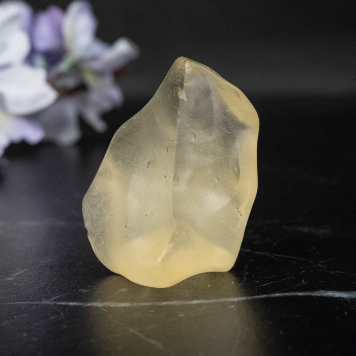Libyan Desert Glass 13.72 g 33x26x15mm
