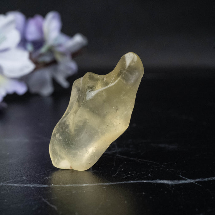Libyan Desert Glass 8.11 g 33x19x16mm
