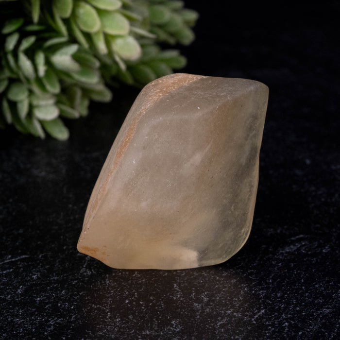 Libyan Desert Glass 25.65 g 40x31x22mm