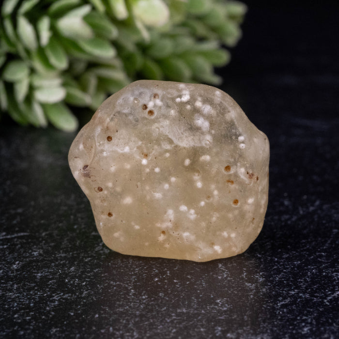 Libyan Desert Glass 11.62 g 27x24x17mm