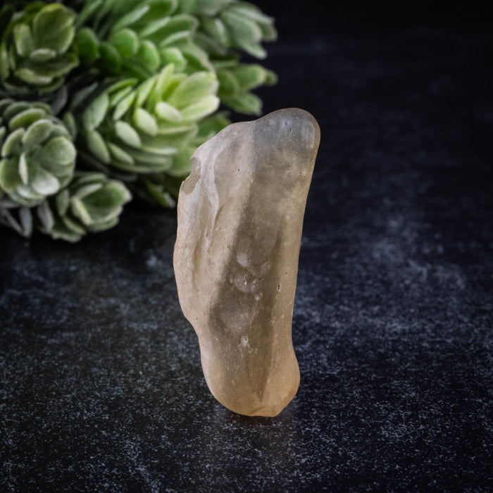 Libyan Desert Glass 8.71 g 40x16x13mm